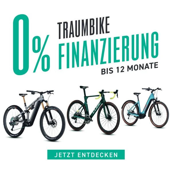 Drei Fahrräder mit 0% Finanzierung auf weißem Hintergrund, Text "Traumbike Finanzierung bis 12 Monate".