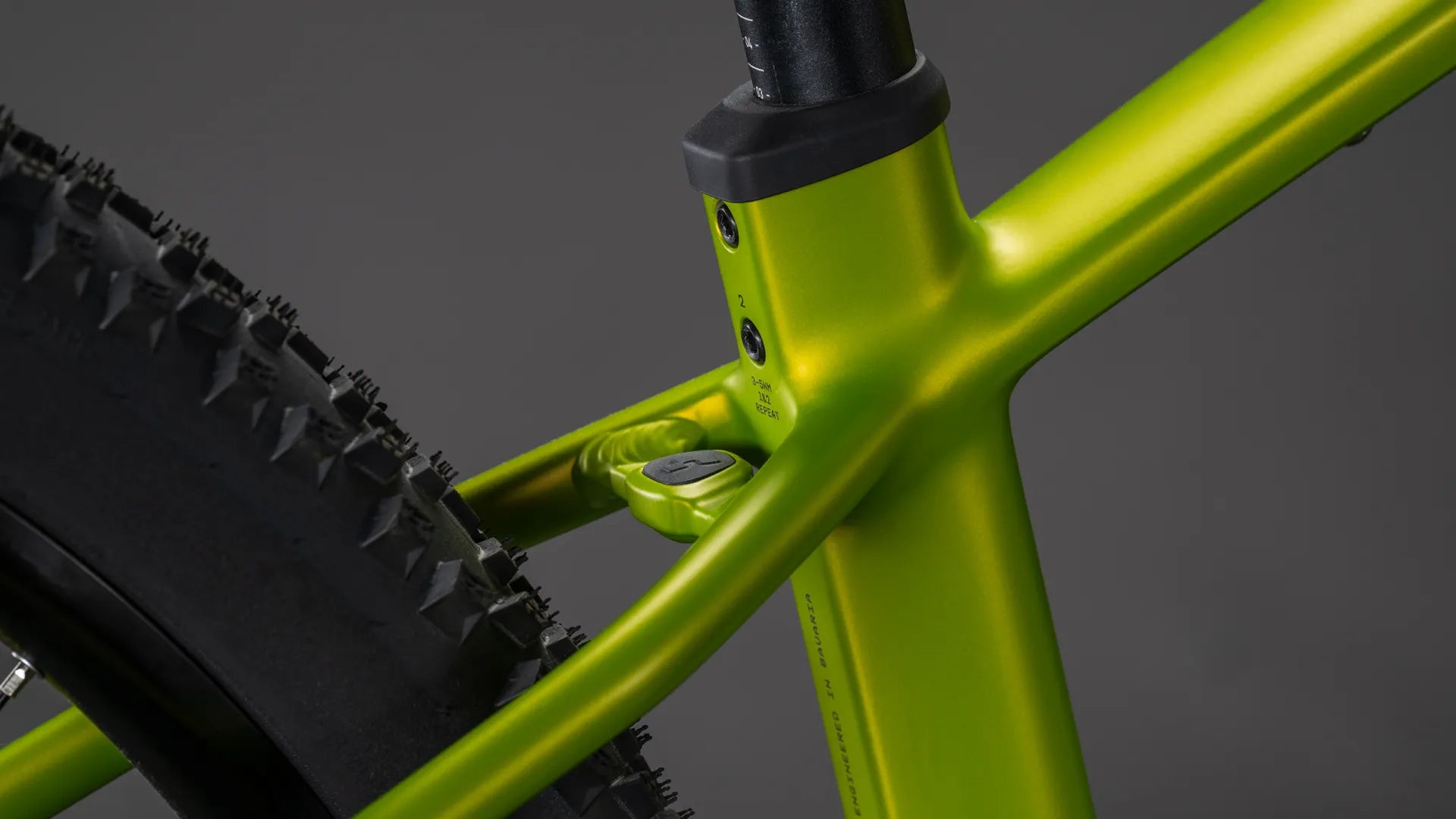 Cube Reaction Hybrid Race 800 lizard´n´black 2026