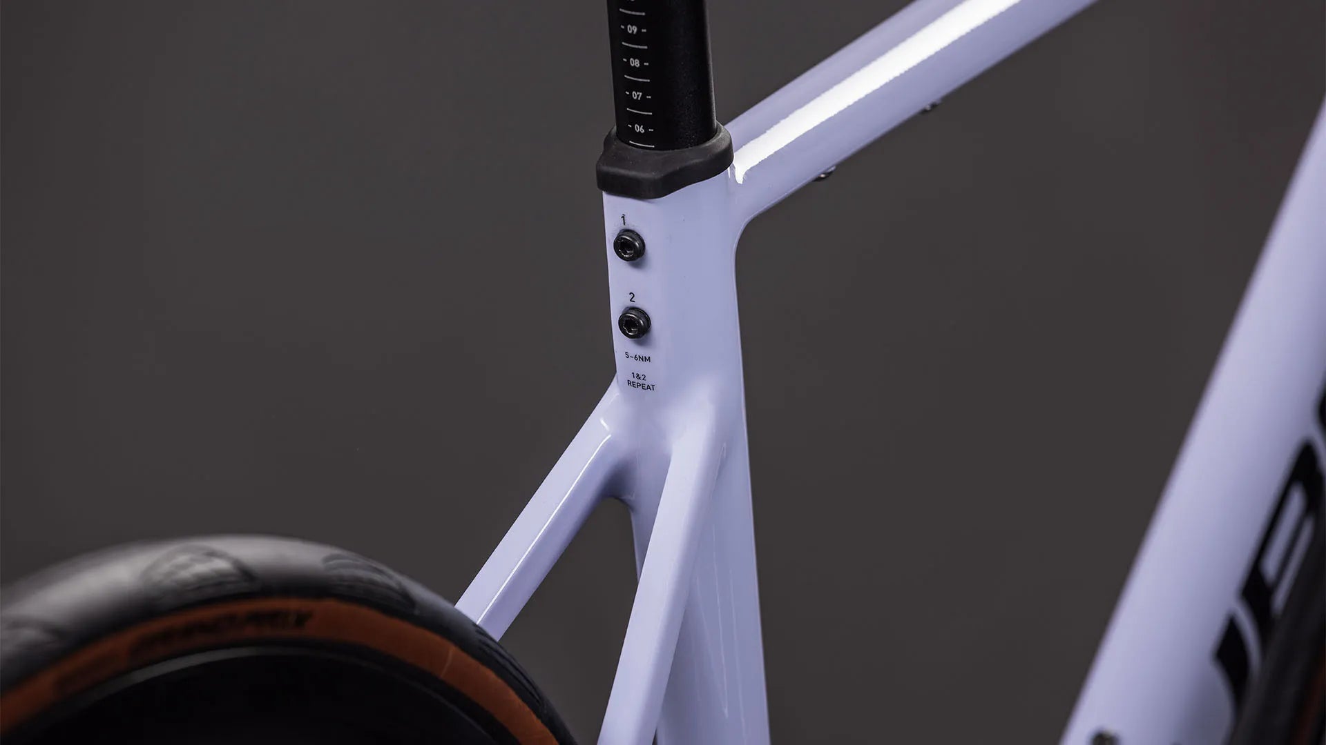 Cube Attain Race cyclamen´n´black 2026