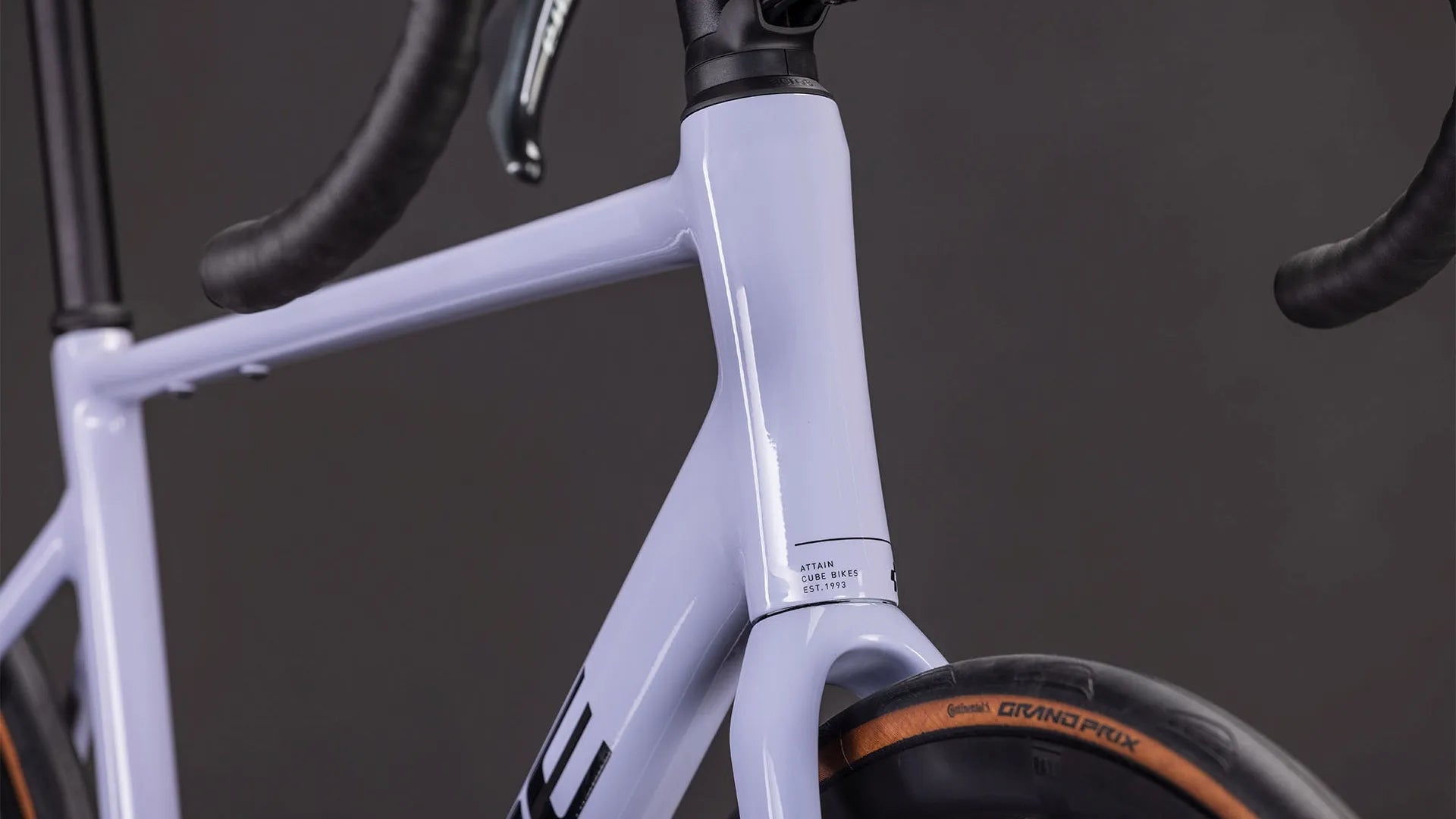 Cube Attain Race cyclamen´n´black 2026