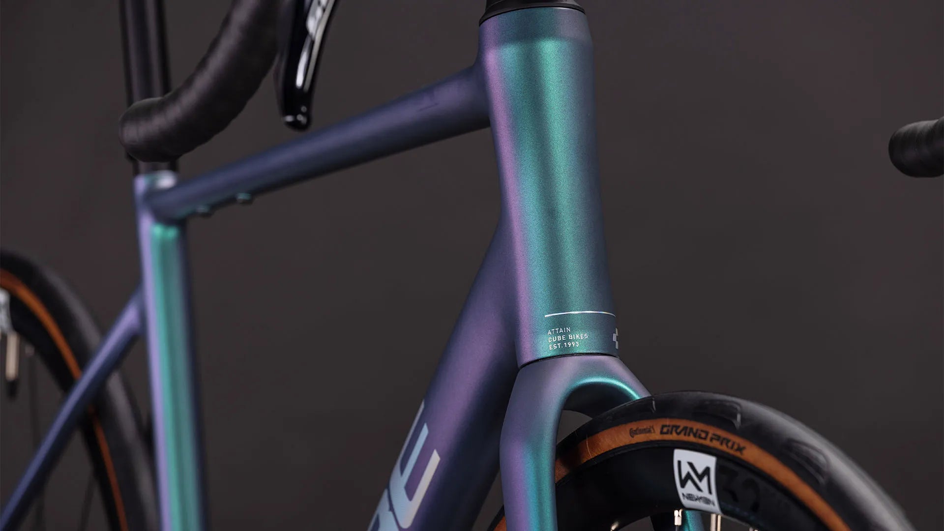 Cube Attain SLX smaragdgrey´n´prism 2026
