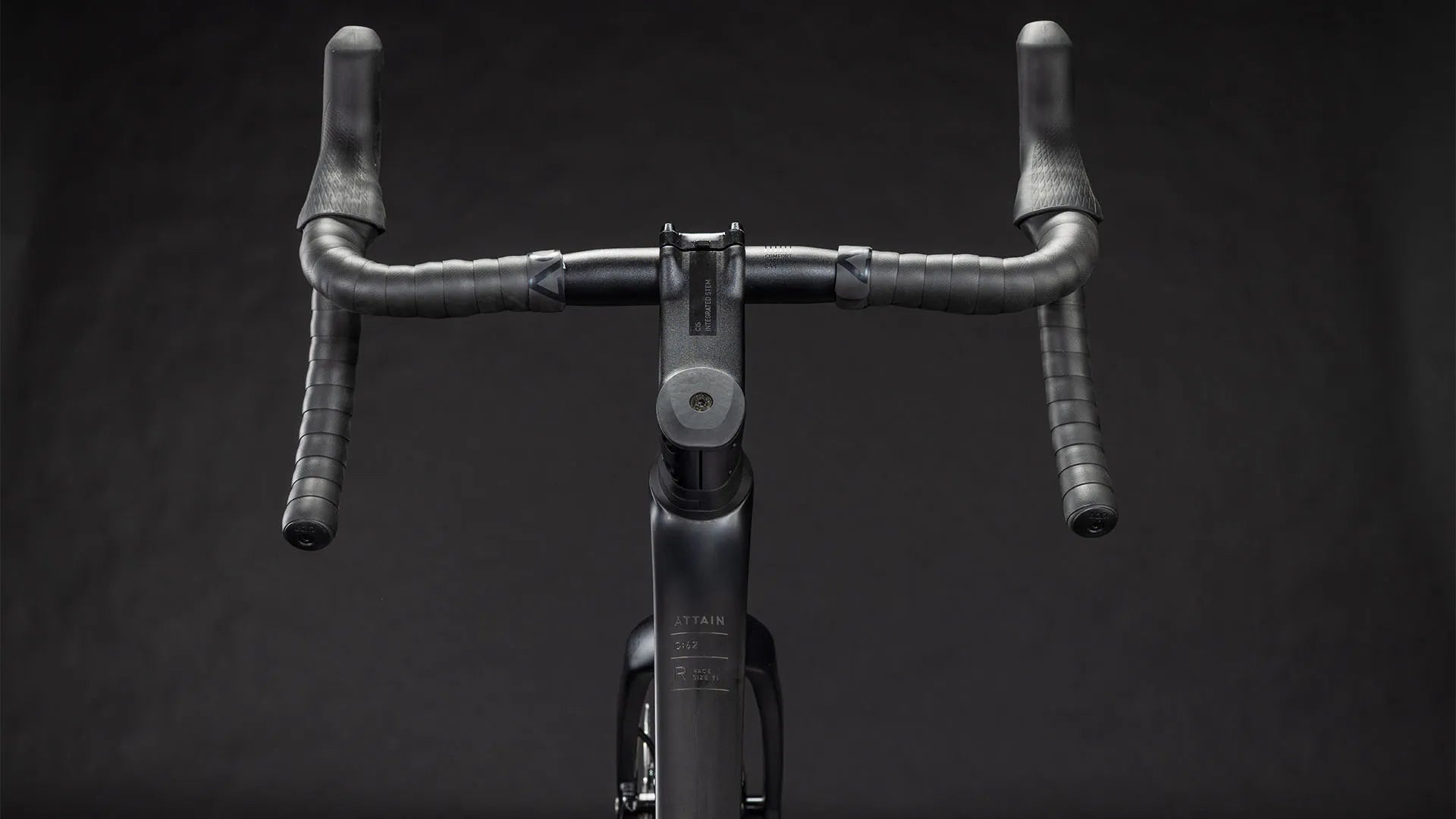 Cube Attain C:62 Race blackline 2026