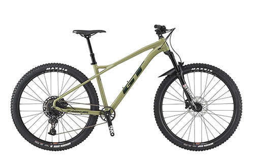 Grünes Mountainbike Hardtail 29er mit Scheibenbremsen, robustem Rahmen und grobstolligen Reifen für Offroad-Abenteuer.