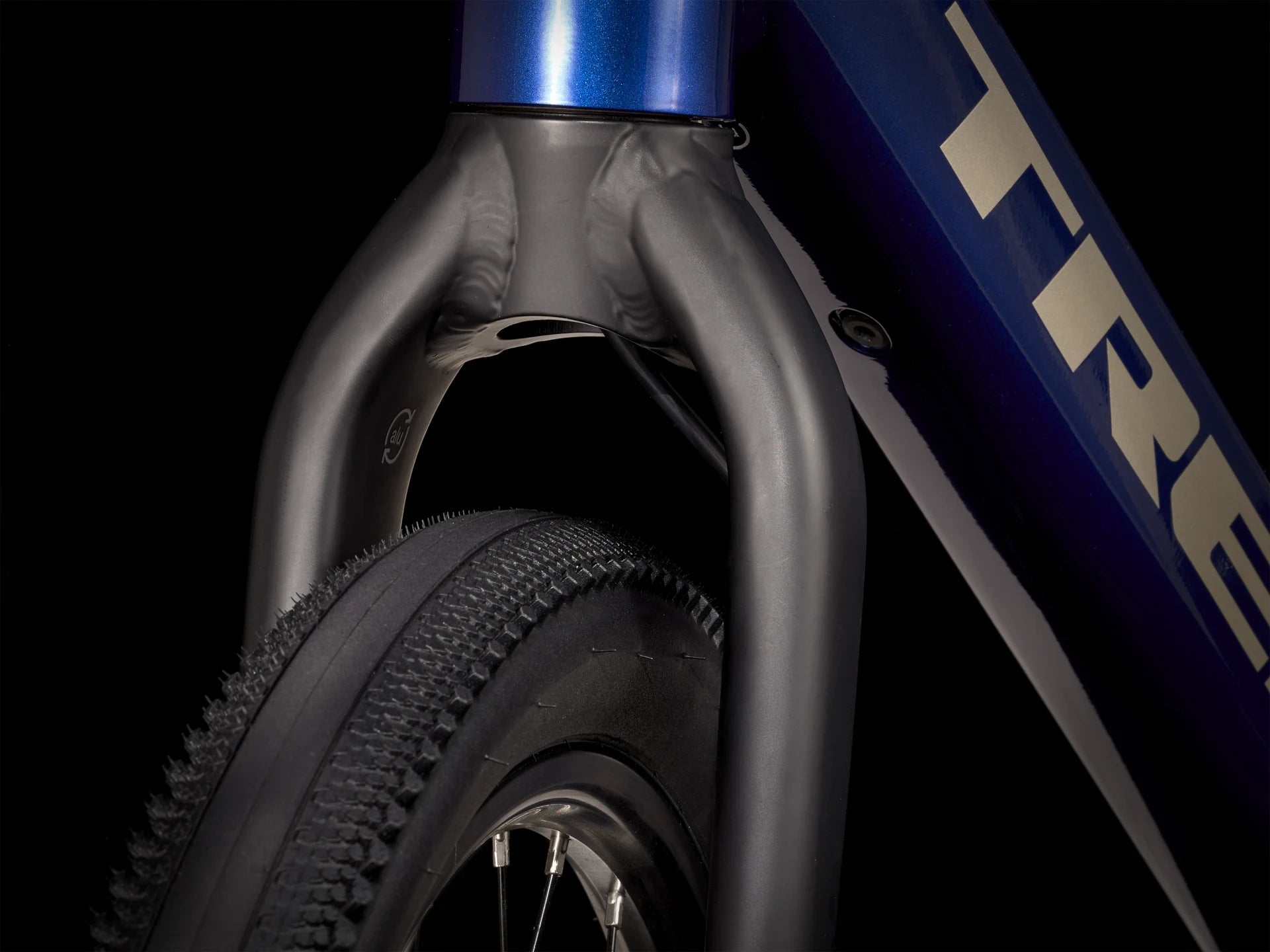 Trek Dual Sport+ 2 Stagger Hex Blue