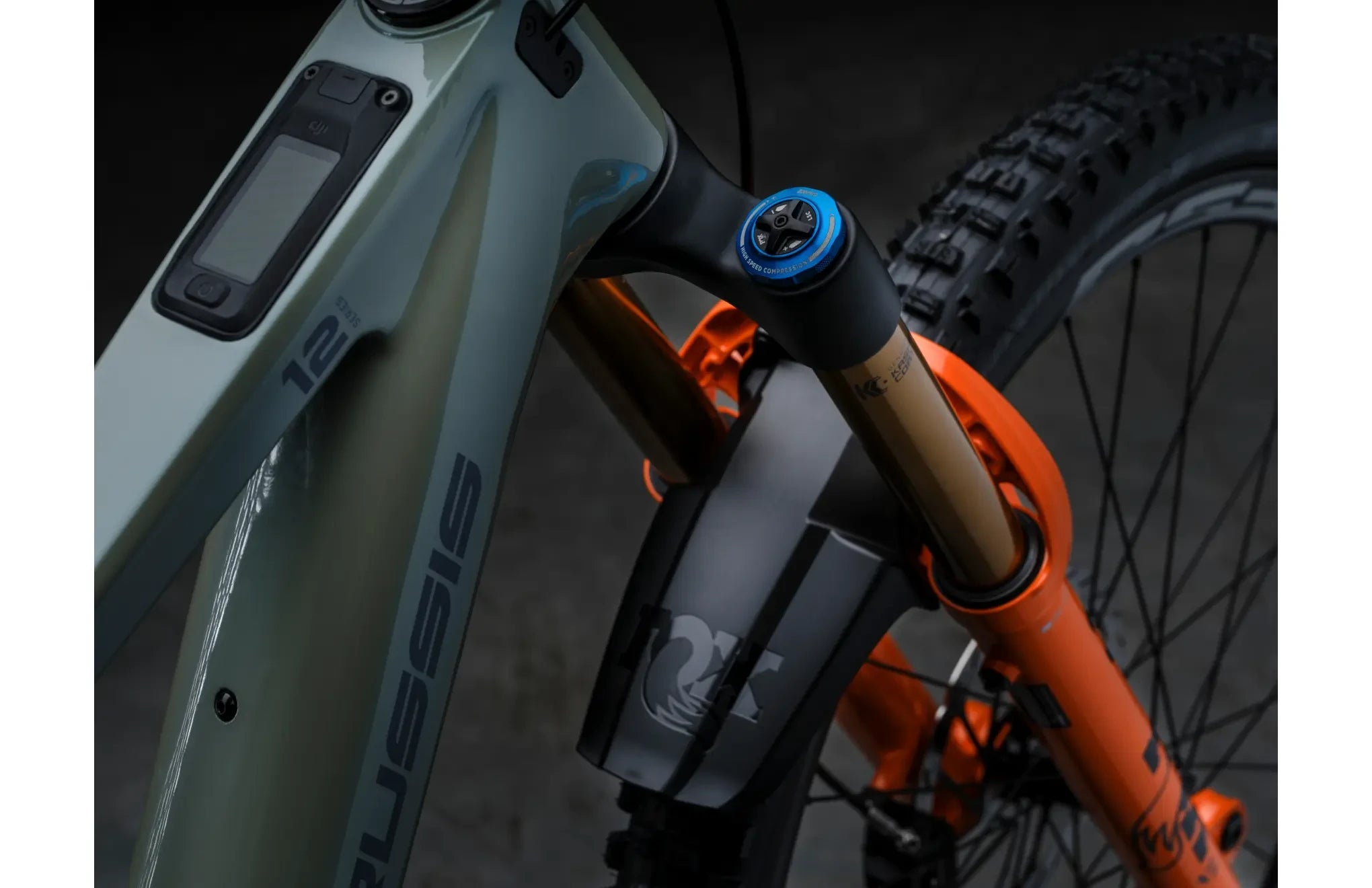 Crussis e-Full 12.11-PRO (800 Wh) silver/green 2026