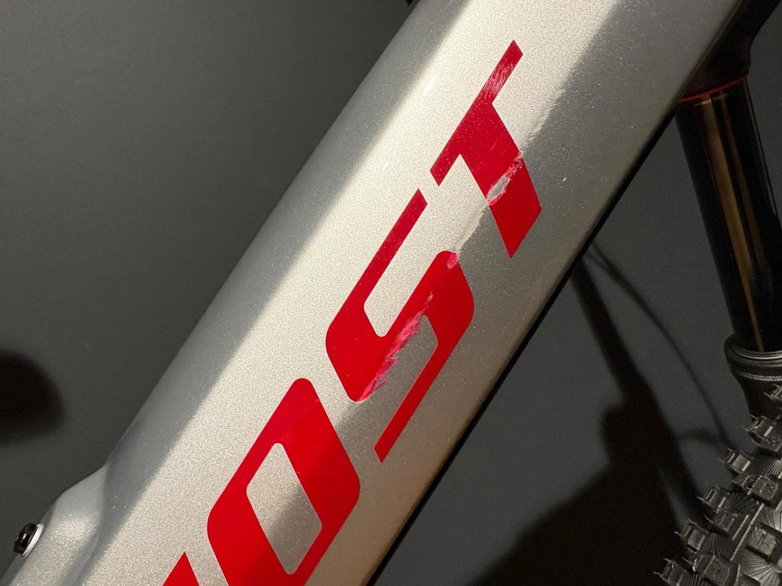 Ghost E-Riot CF Advanced Uni Misty Gray/Rebel Red 2025 | B-Ware | XL - Liquid-Life