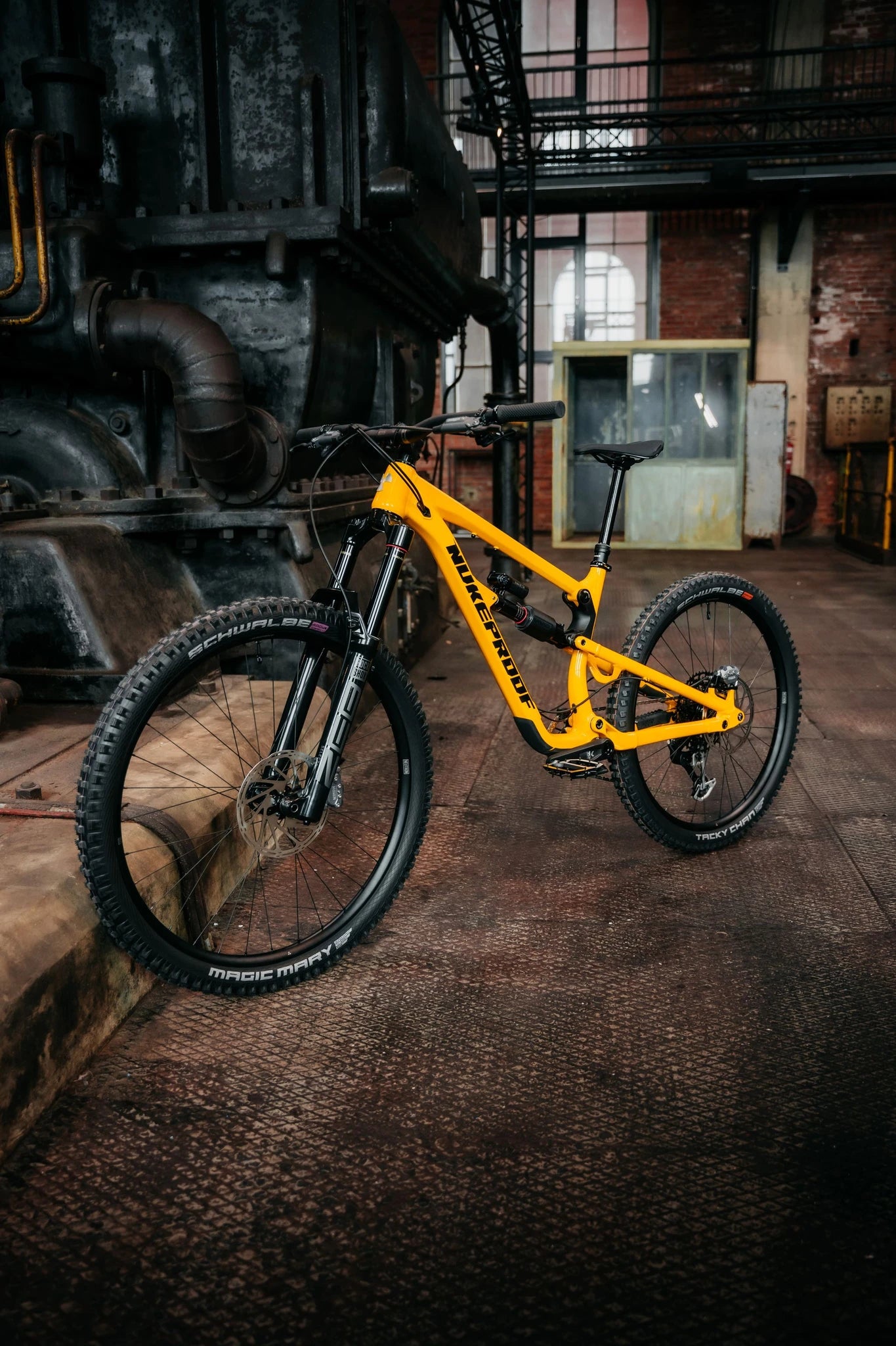 Nukeproof Mega Alloy Pro yellow 2025