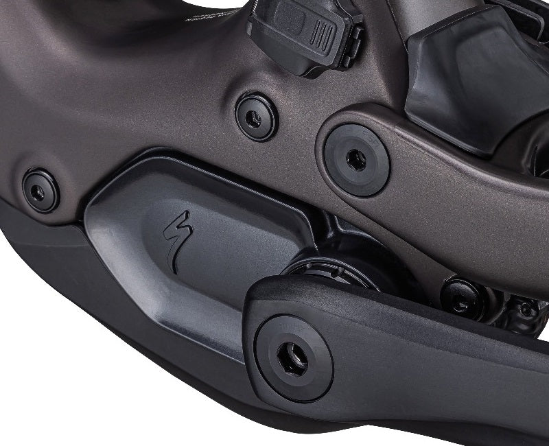 Detailansicht vom Antrieb eines Specialized E-Bike-Modells mit robustem Rahmen und elektrischer Unterstützung.