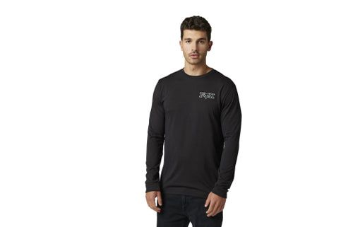 Mann mit schwarzer Bekleidung