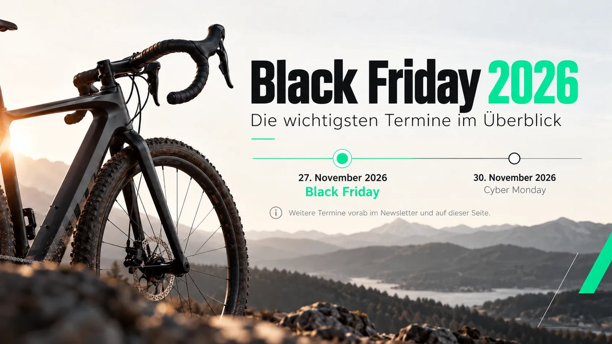 Rennrad im Gebirge bei Sonnenuntergang, daneben Schriftzug zu Black Friday 2026 und Terminen.