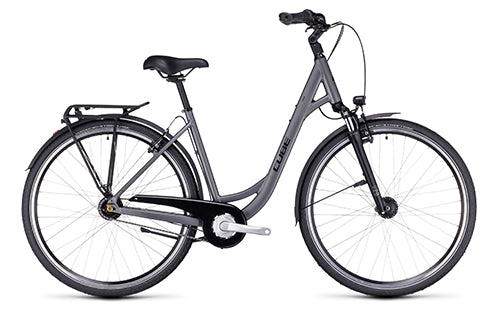 Stadtrad Cube City in Grau, tiefer Einstieg, 28 Zoll Räder, perfekt für den täglichen Einsatz in der Stadt.