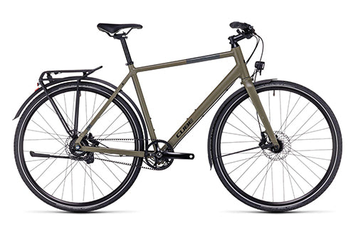 Cube Travel Fahrrad in Olivgrün mit Gepäckträger und Scheibenbremsen, geeignet für Alltags- und Tourenfahrten.