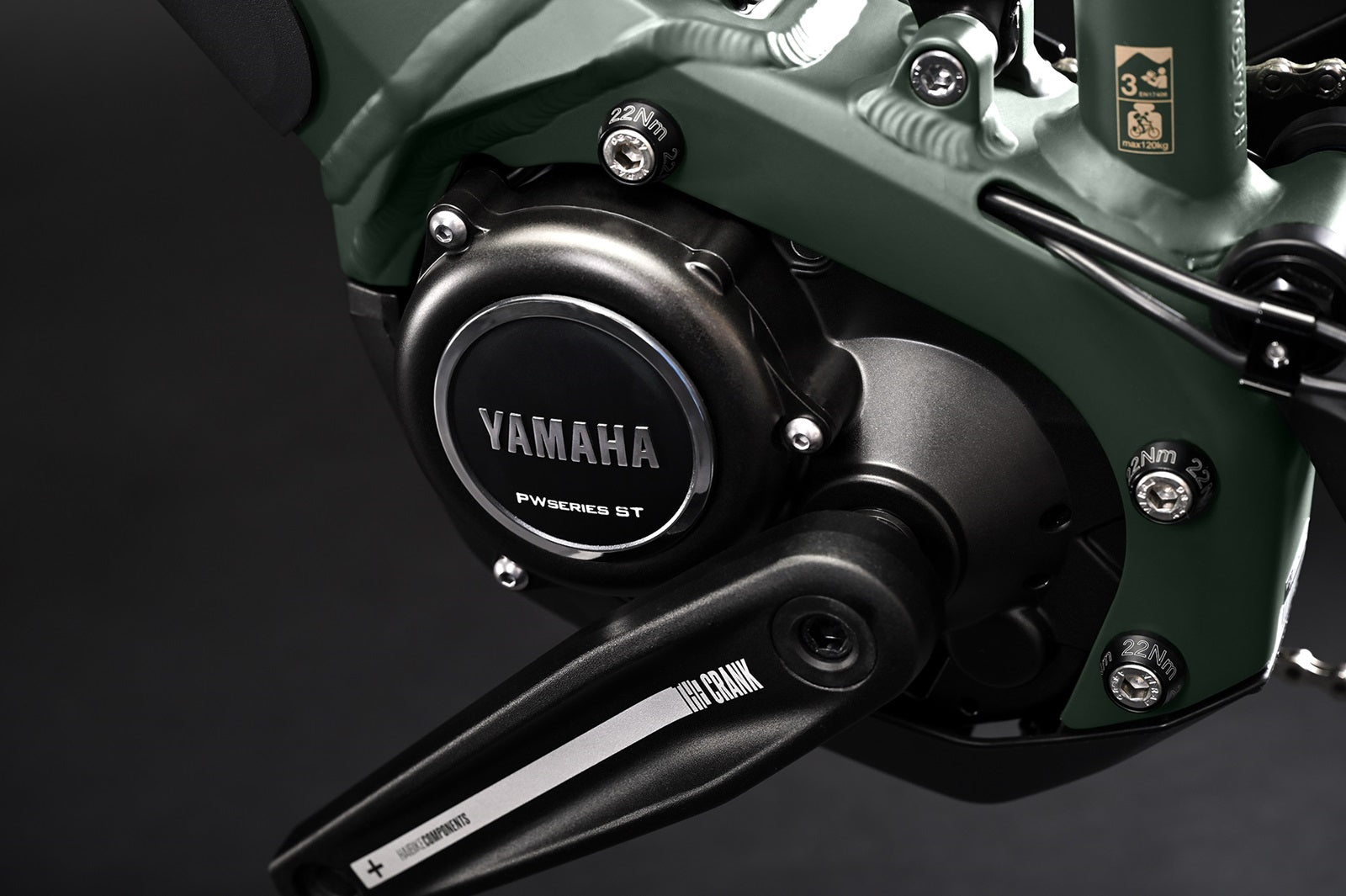 Nahaufnahme eines Yamaha PWseries ST E-Bike-Motors in einem Haibike-Alltrail-Modell, geeignet für sportliches Fahren.