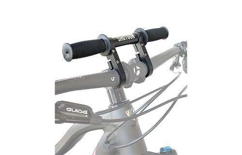 Shotgun Kinder-Fahrradlenker-Zubehör, schwarz, montiert auf einem Fahrradlenker, ideal für Radtouren mit Kindern.