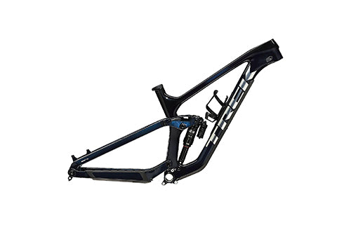 Schwarzer MTB-Rahmen mit Dämpfer, ideal für Mountainbiking, ohne erkennbaren Markennamen oder Modell.