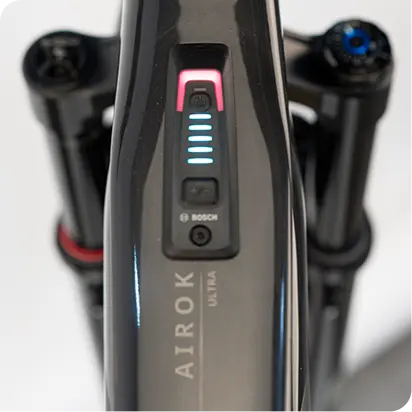 Produktdetailfoto eines Raymon Arirok Ultra Carbon E-MTB Fully Remote