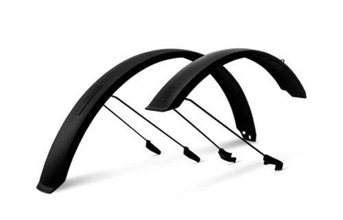 Schwarzes Schutzblech-Set für Fahrräder, bestehend aus zwei Teilen mit Halterungen, geeignet für Allwetterfahrten.