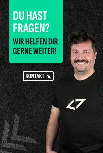 Mann mit schwarzem T-Shirt vor grünem Text: "Du hast Fragen? Wir helfen dir gerne weiter!" Angebote für Bike-Leasing.