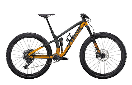 Trek Fuel EX Mountainbike in Schwarz und Orange, vollgefedert, ideal für anspruchsvolle Trails und Mountainbike-Enthusiasten.