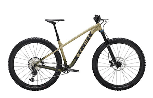 Mountainbike Trek Roscoe in Beige, robustes Design, geeignet für Offroad-Abenteuer und sportliche Fahrer.