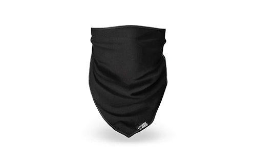 Schwarzes Multifunktionstuch von WalzWerk, geeignet für Outdoor-Aktivitäten, mit kleinem Markenlogo am Rand.