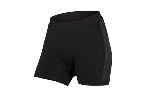 Schwarze Fahrradhose mit Polsterung, ideal für Radsportler. Kurzes Design, elastisches Material, seitliche Streifen.