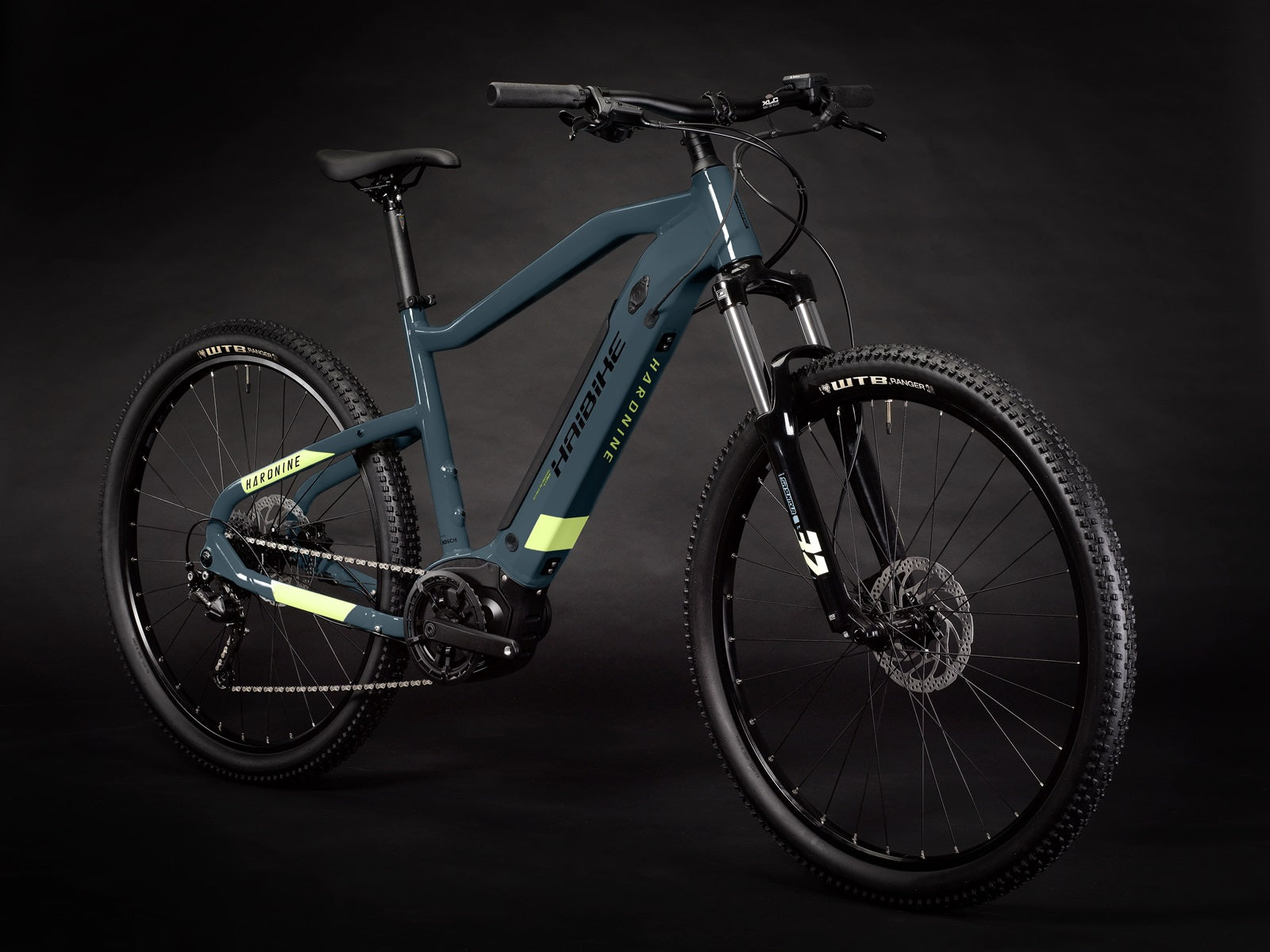 Haibike e-MTB Hardtail in dunklem Design mit gelben Akzenten, ideal für Offroad-Abenteuer, robust und stylisch.