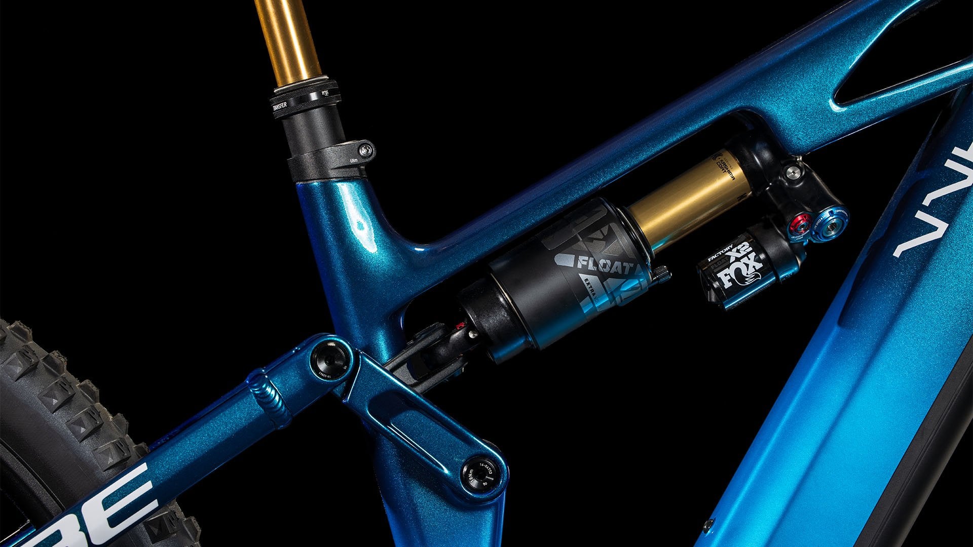 Blauer Cube MTB-Rahmen mit FOX Float X2 Dämpfer, ideal für Mountainbiking.