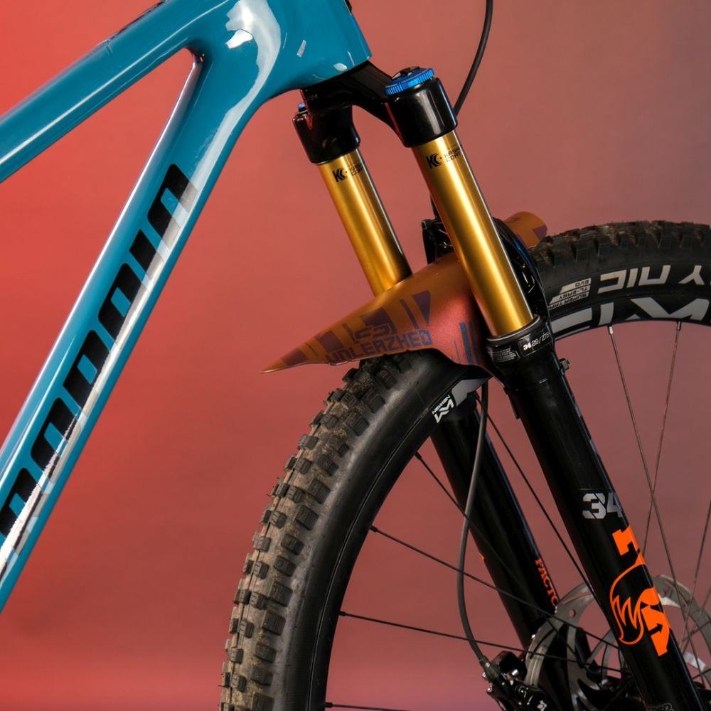 unleazhed unsplash M01 - Liquid-Life #Wähle Deine Farbe_Flip Flop red-gold /red-blue