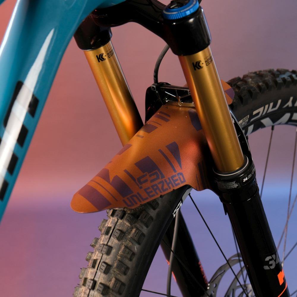 unleazhed unsplash M01 - Liquid-Life #Wähle Deine Farbe_Flip Flop red-gold /red-blue