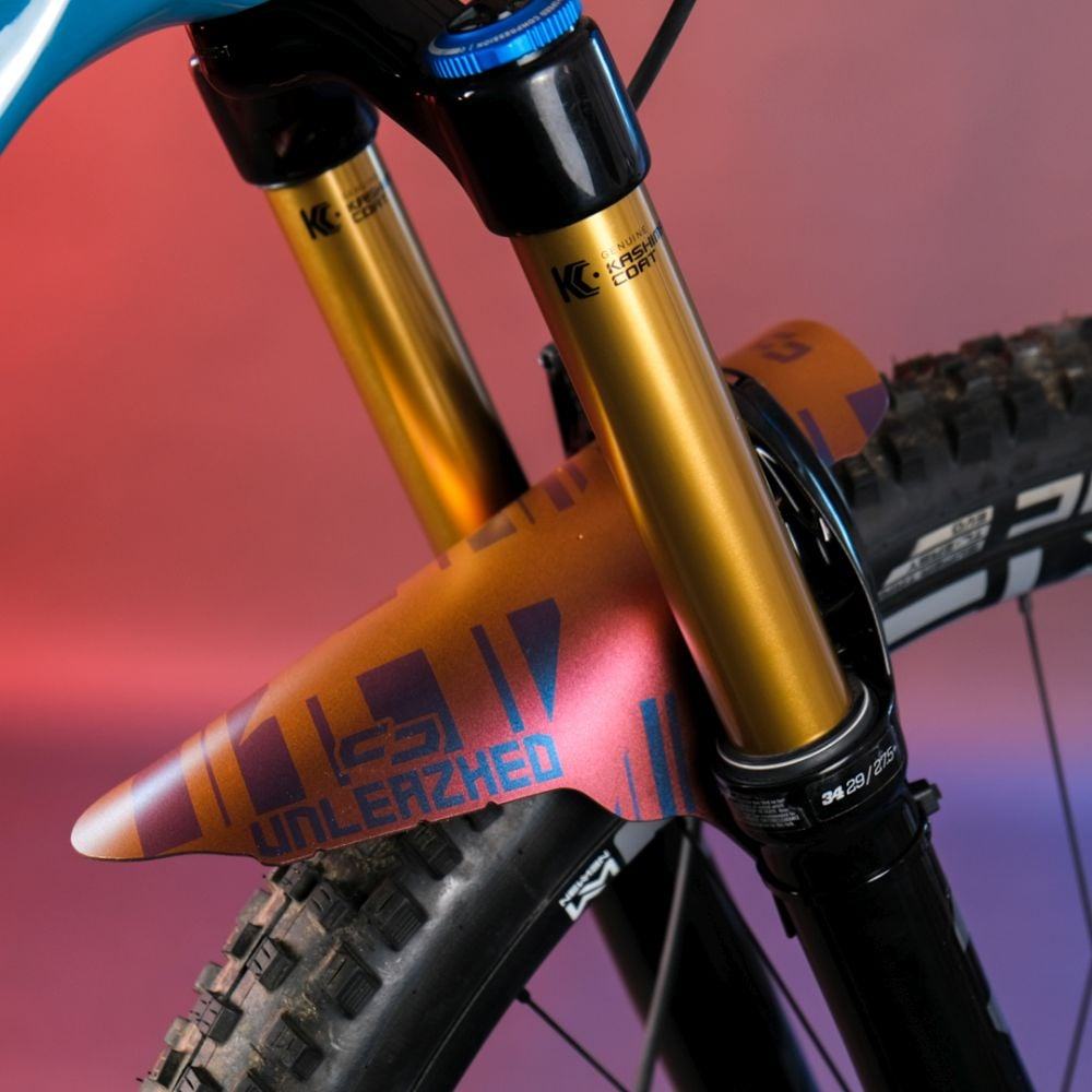 unleazhed unsplash M01 - Liquid-Life #Wähle Deine Farbe_Flip Flop red-gold /red-blue