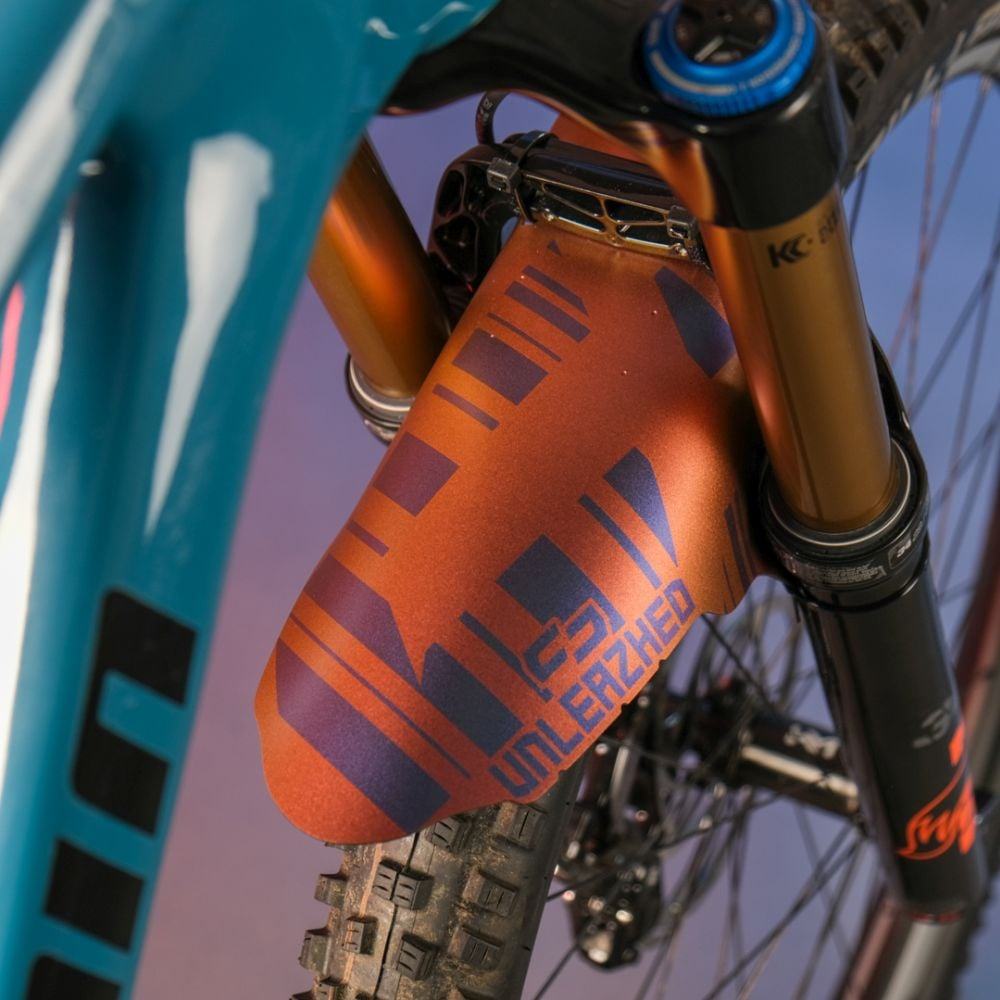 unleazhed unsplash M01 - Liquid-Life #Wähle Deine Farbe_Flip Flop red-gold /red-blue