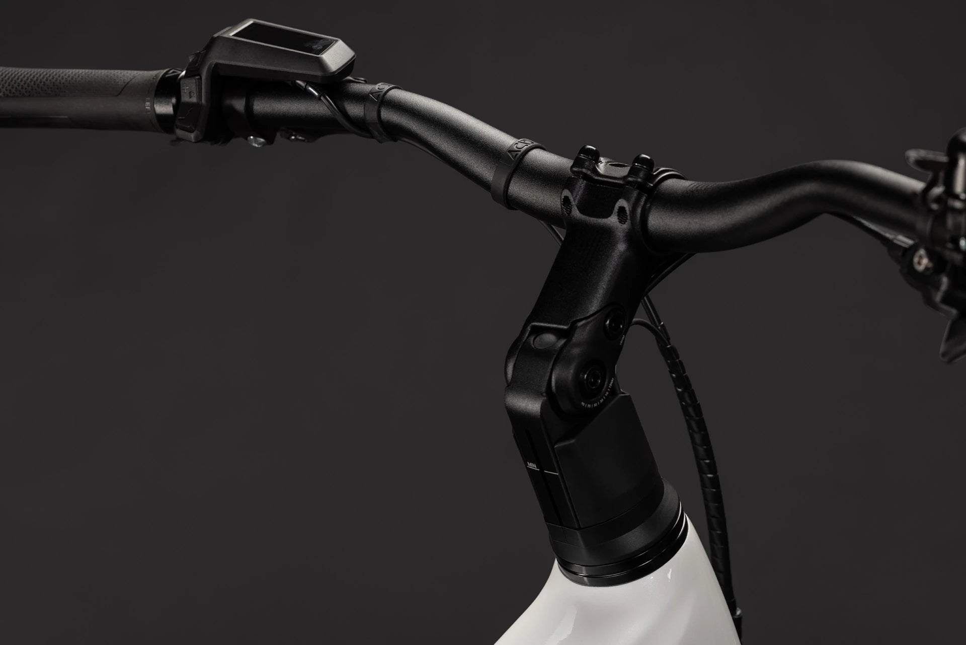 Cube Nuride Hybrid Performance 720 metallicwhite´n´grey 2027