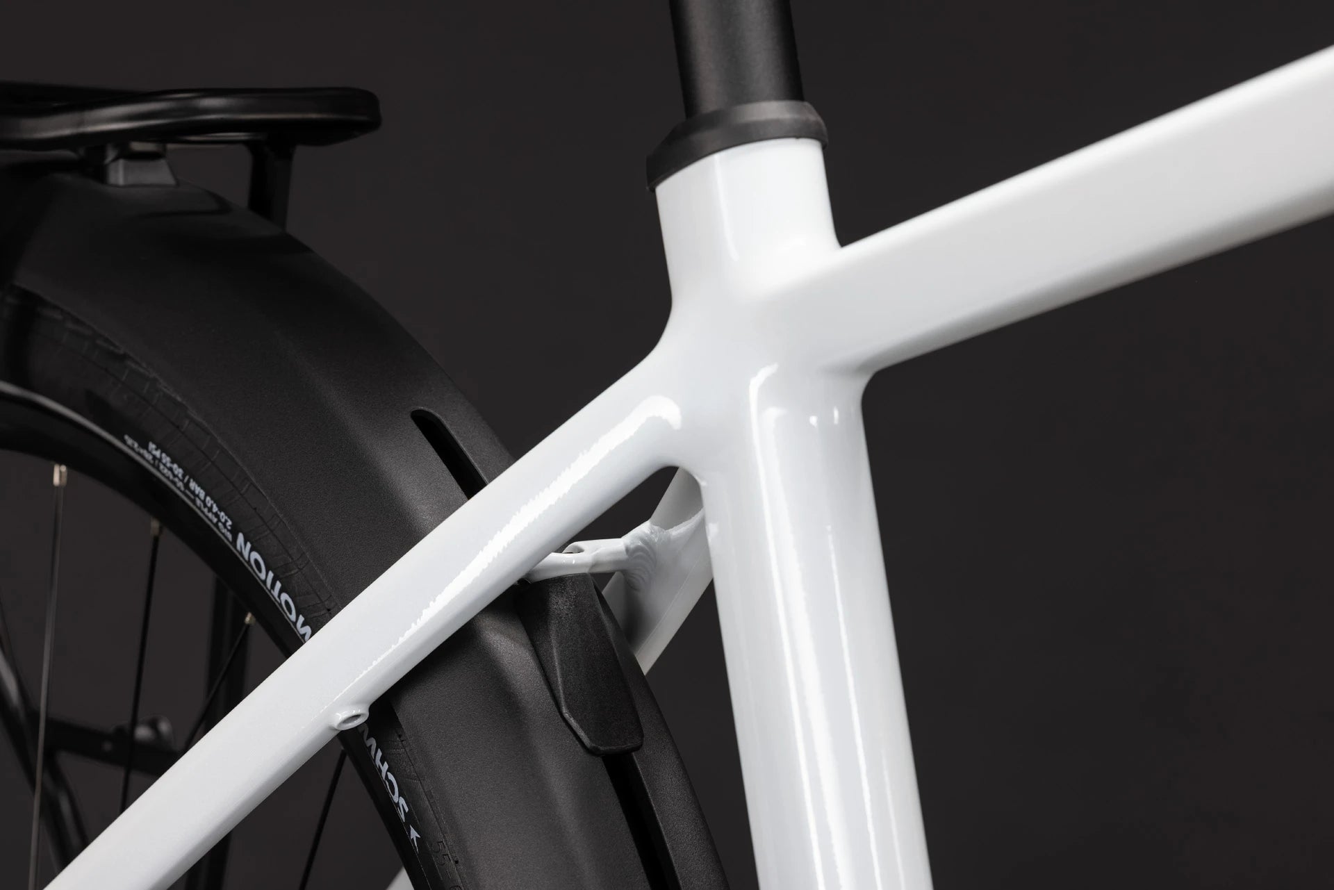 Cube Touring Hybrid ONE 600 metallicwhite´n´chrome 2027