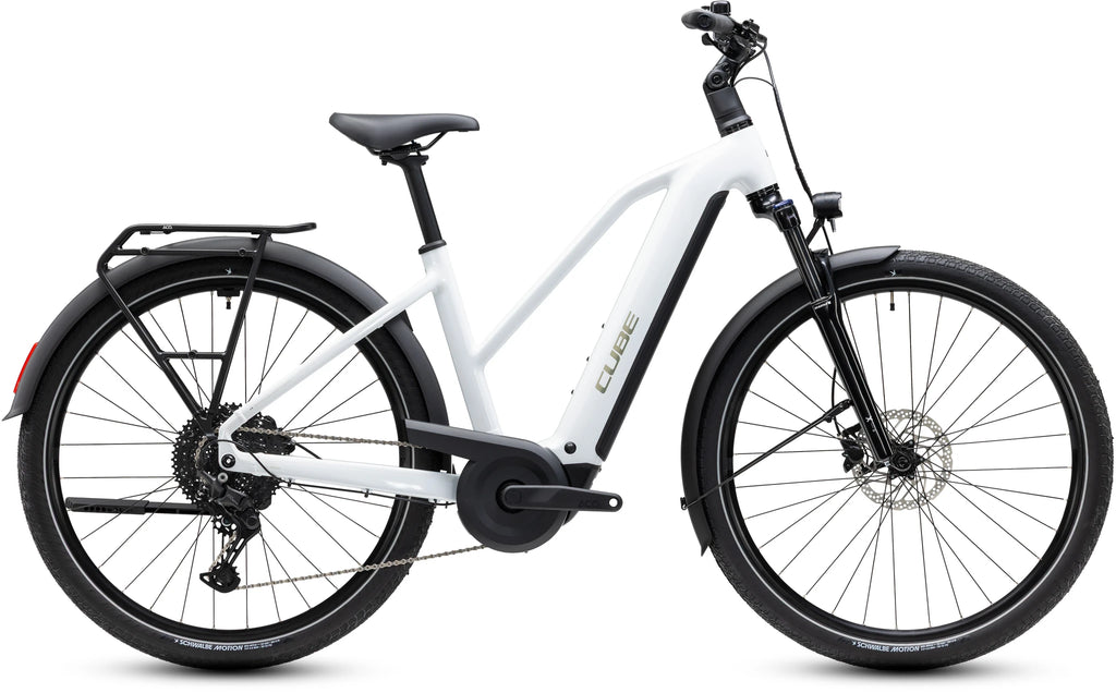 Cube Touring Hybrid ONE 600 metallicwhite´n´chrome Trapeze 2027