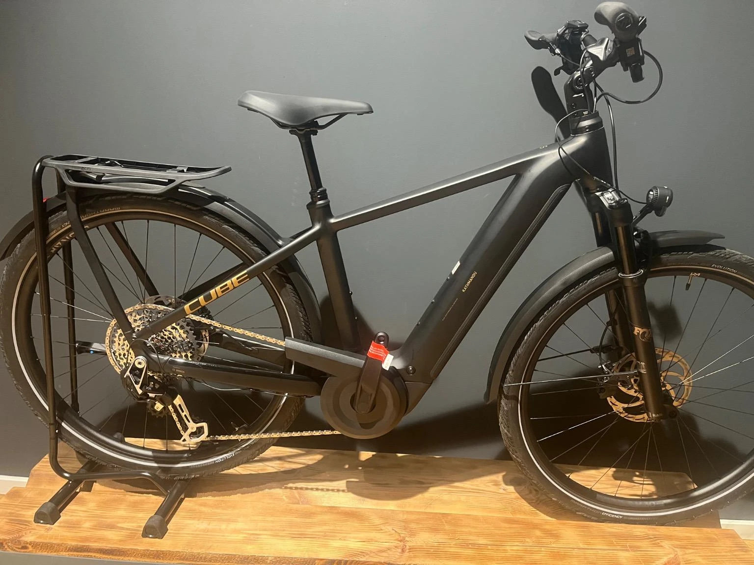 Cube Kathmandu Hybrid SLT 800 golddust´n´black 2025 01