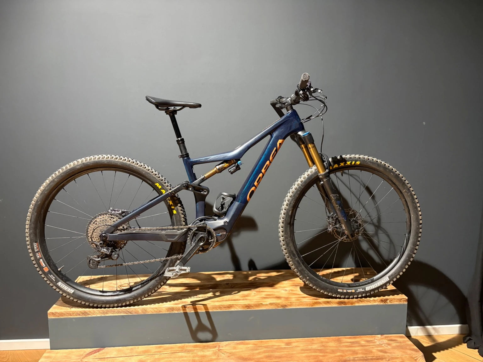 Orbea Rise M10 Coal Blue - Red Gold | Gebrauchtrad | M - Liquid-Life