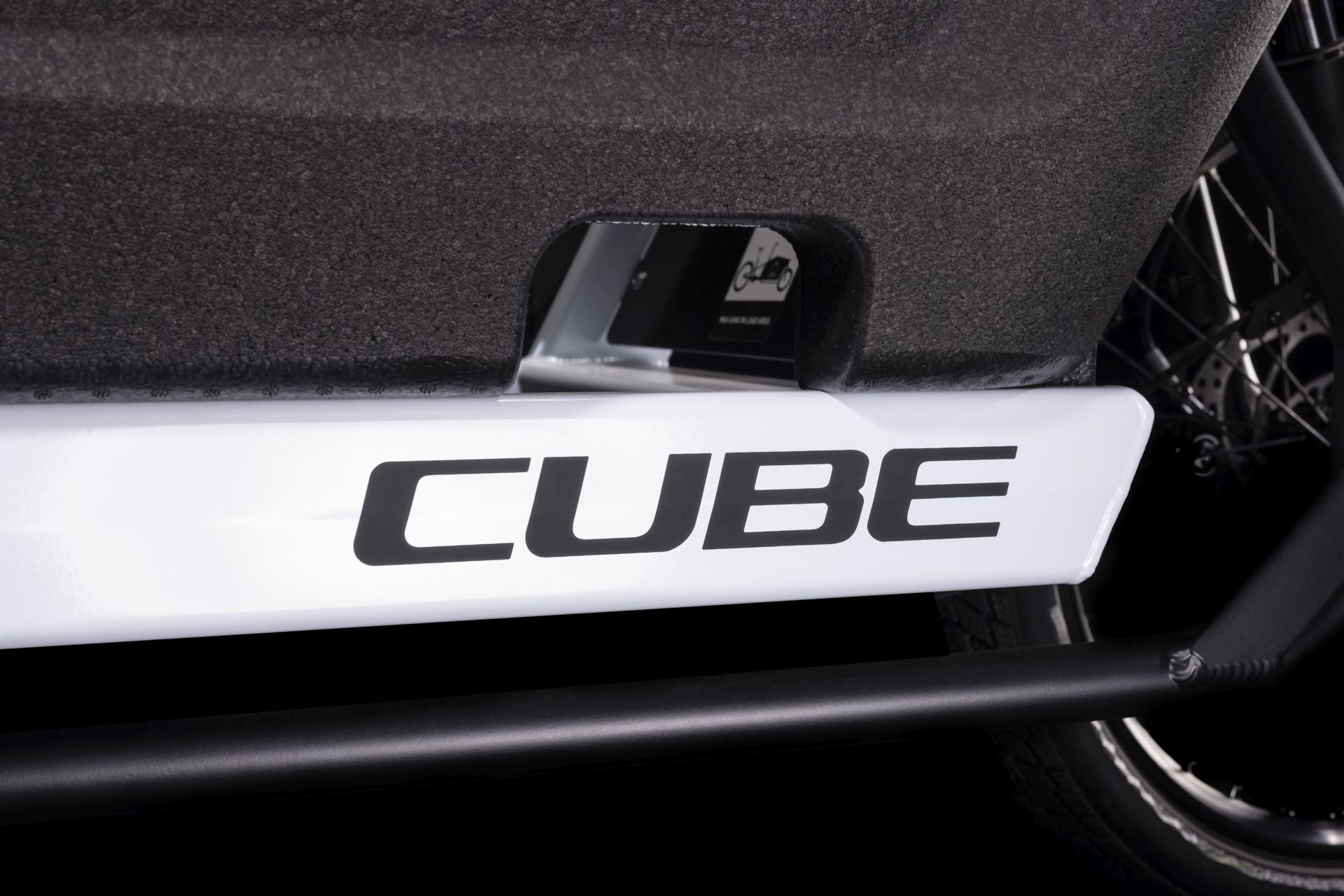 Cube Cargo Hybrid 500 flashwhite´n´black 2024