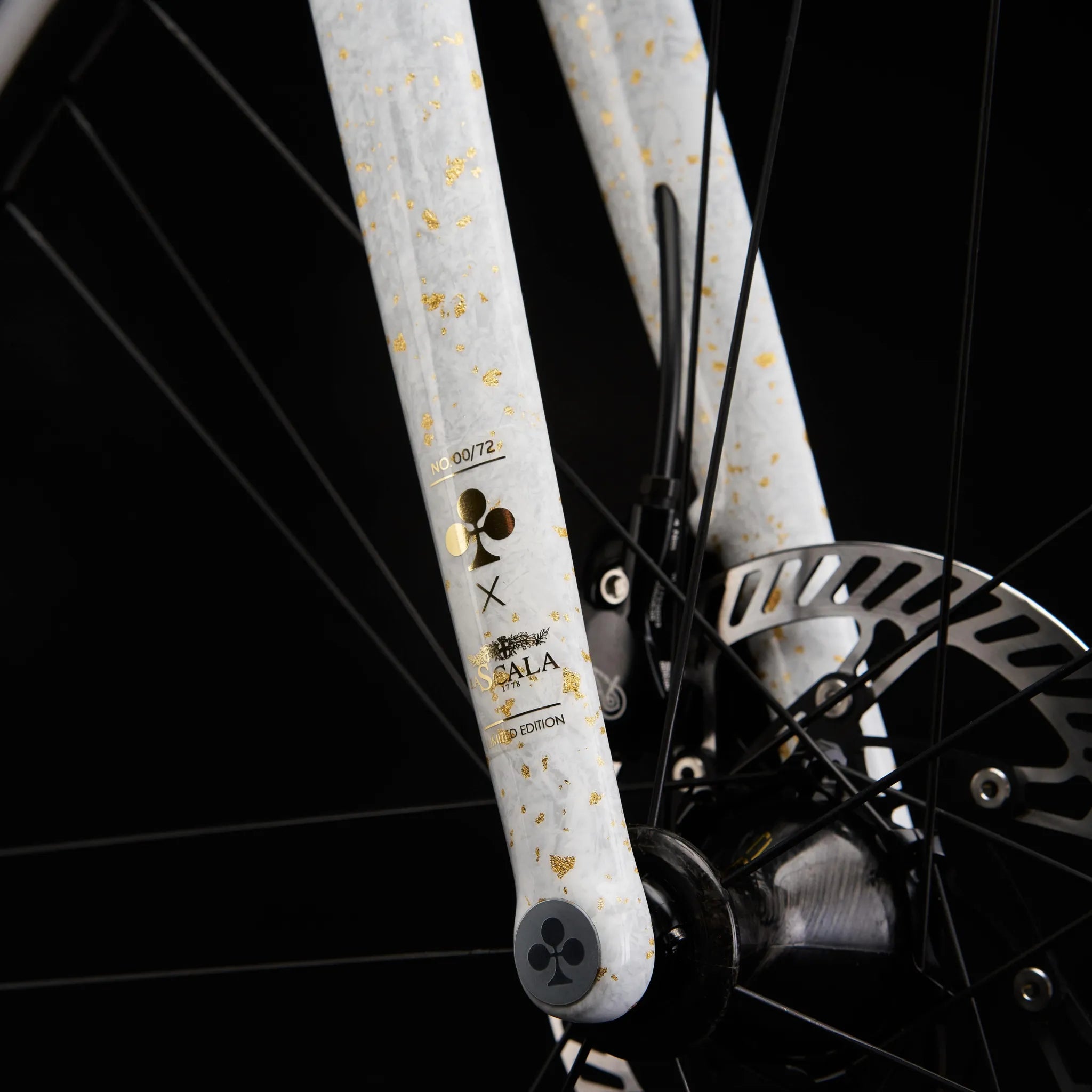 Nahaufnahme Colnago C72 Gabel mit weiß-goldenem Muster, Scala, Limited Edition