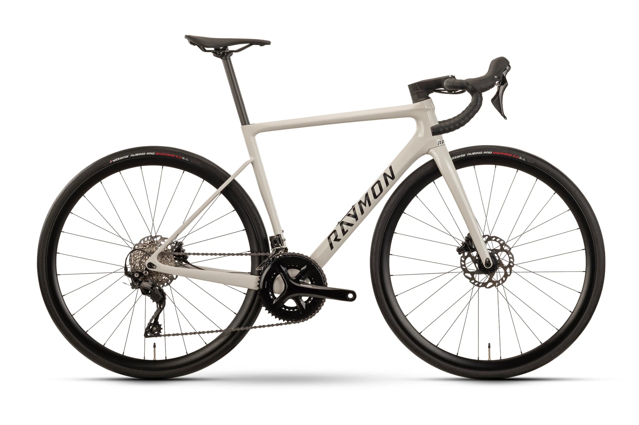 Rennrad Raymon Kirana mit Carbonrahmen, Scheibenbremsen und schwarzem Lenker, ideal für sportliche Radfahrer.