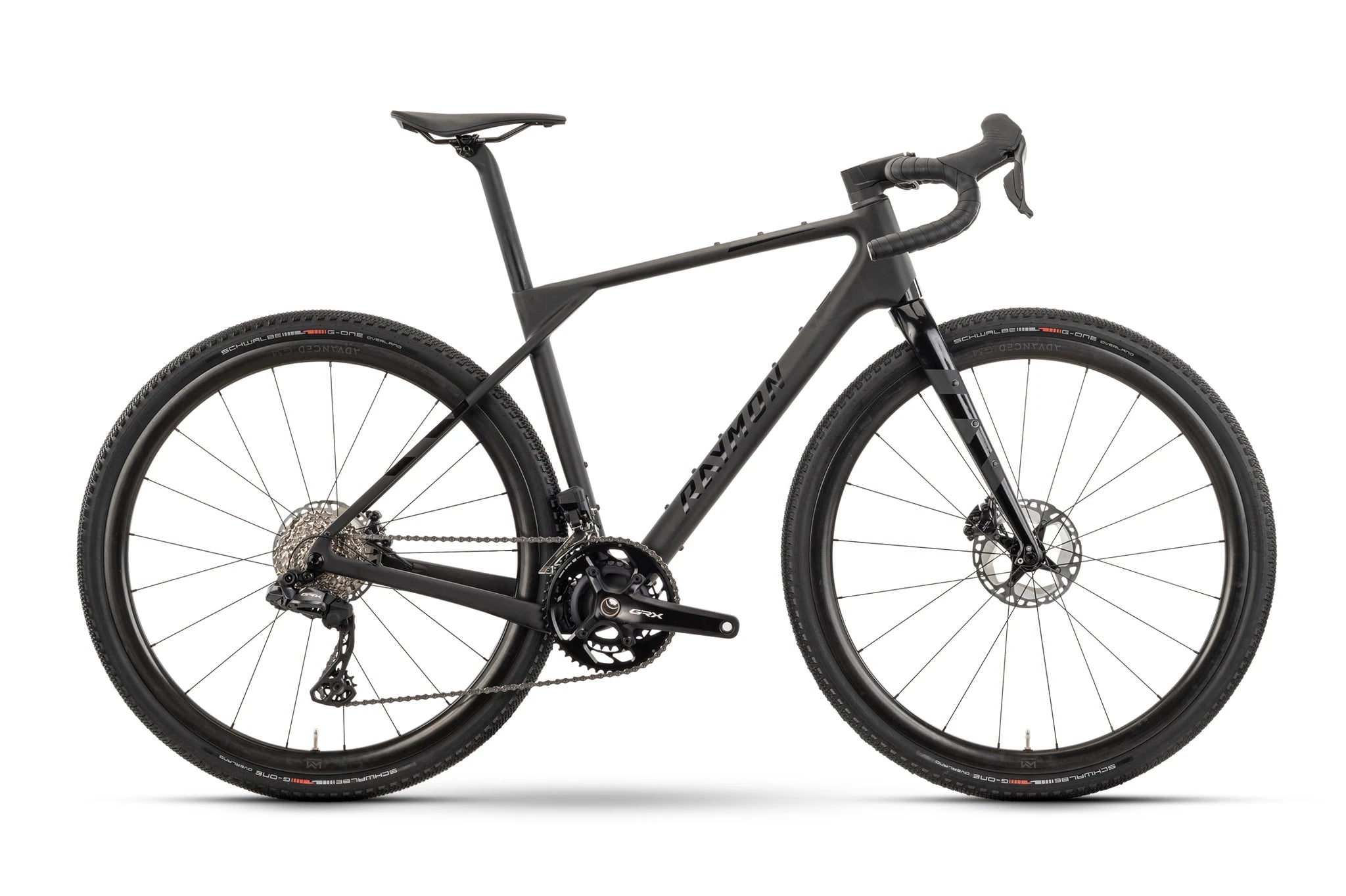 Schwarzes Raymon Soreno Gravelbike mit Drop-Lenker und Scheibenbremsen, ideal für Offroad-Abenteuer.