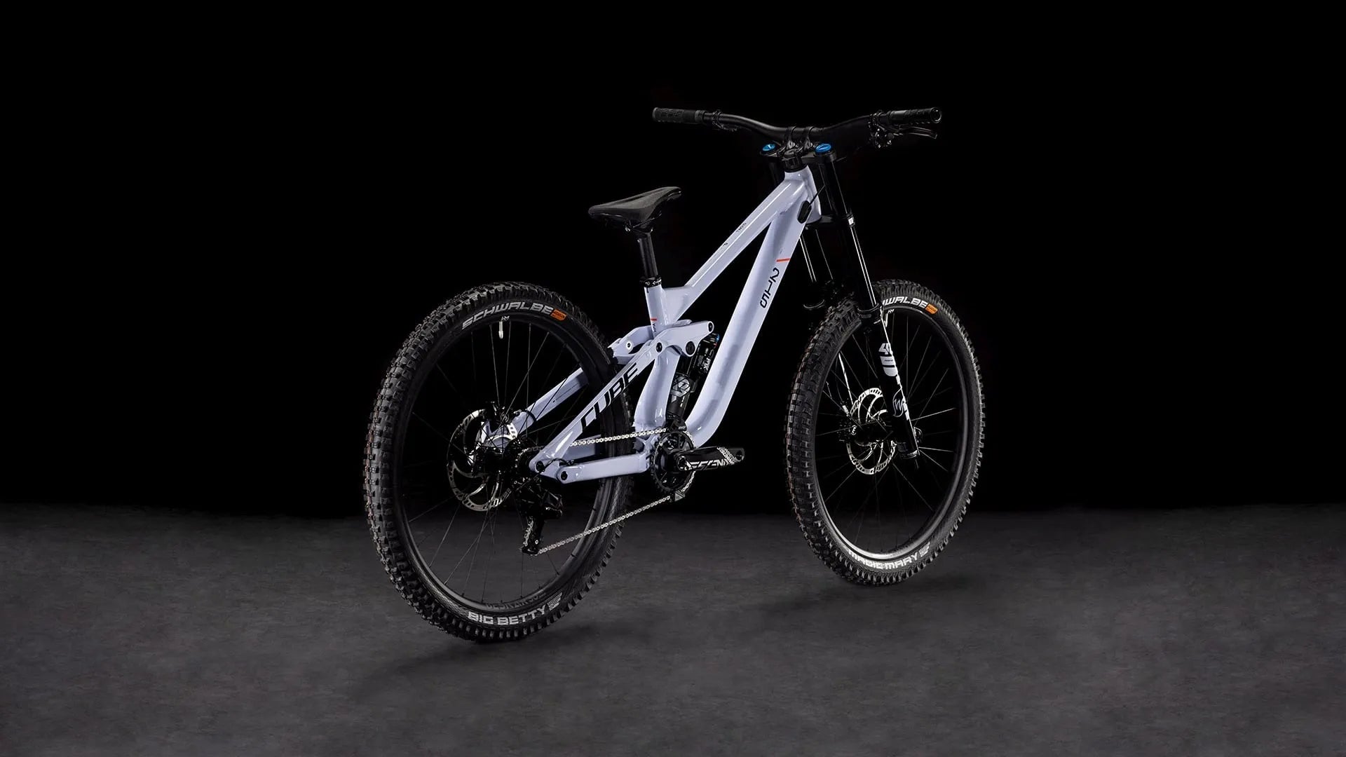 Helles Cube TWO15 RACE 27.5
 mit robustem Rahmen, geeignet für Offroad-Abenteuer. Speziell für Geländefahrten optimiert.