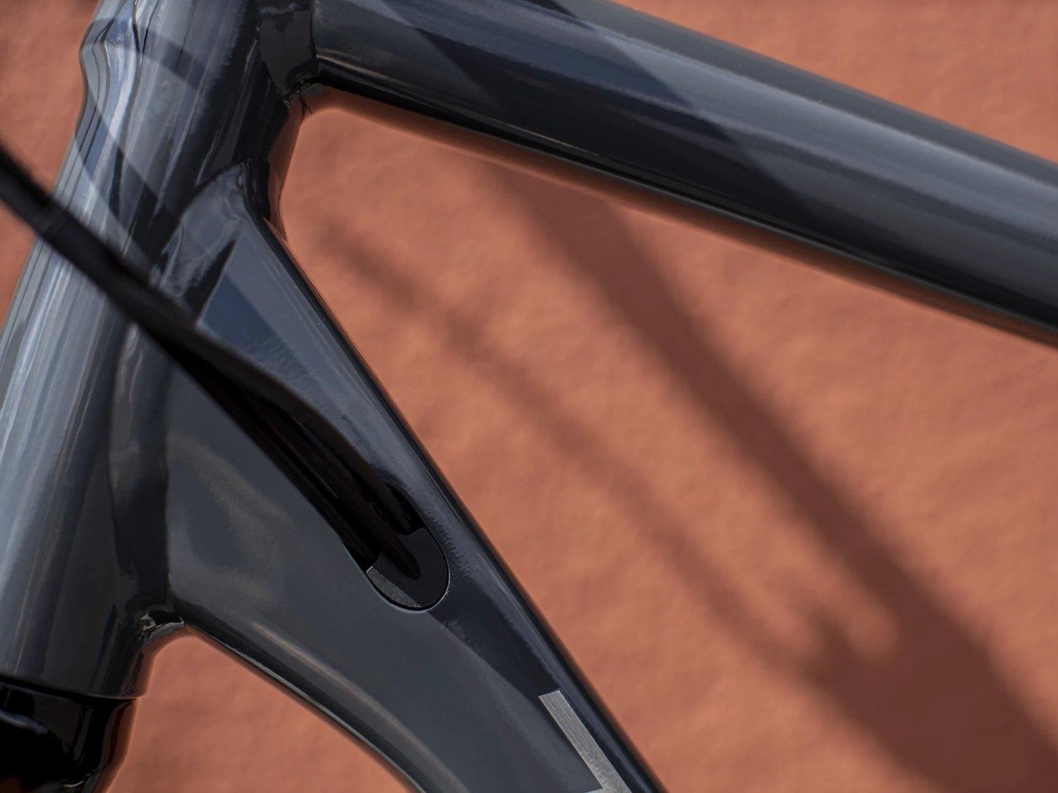 Trek Allant+ 5 Solid Charcoal - Liquid-Life