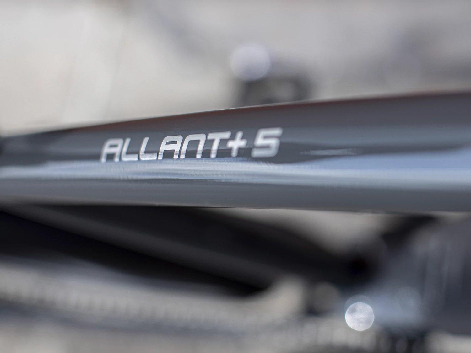 Trek Allant+ 5 Solid Charcoal - Liquid-Life